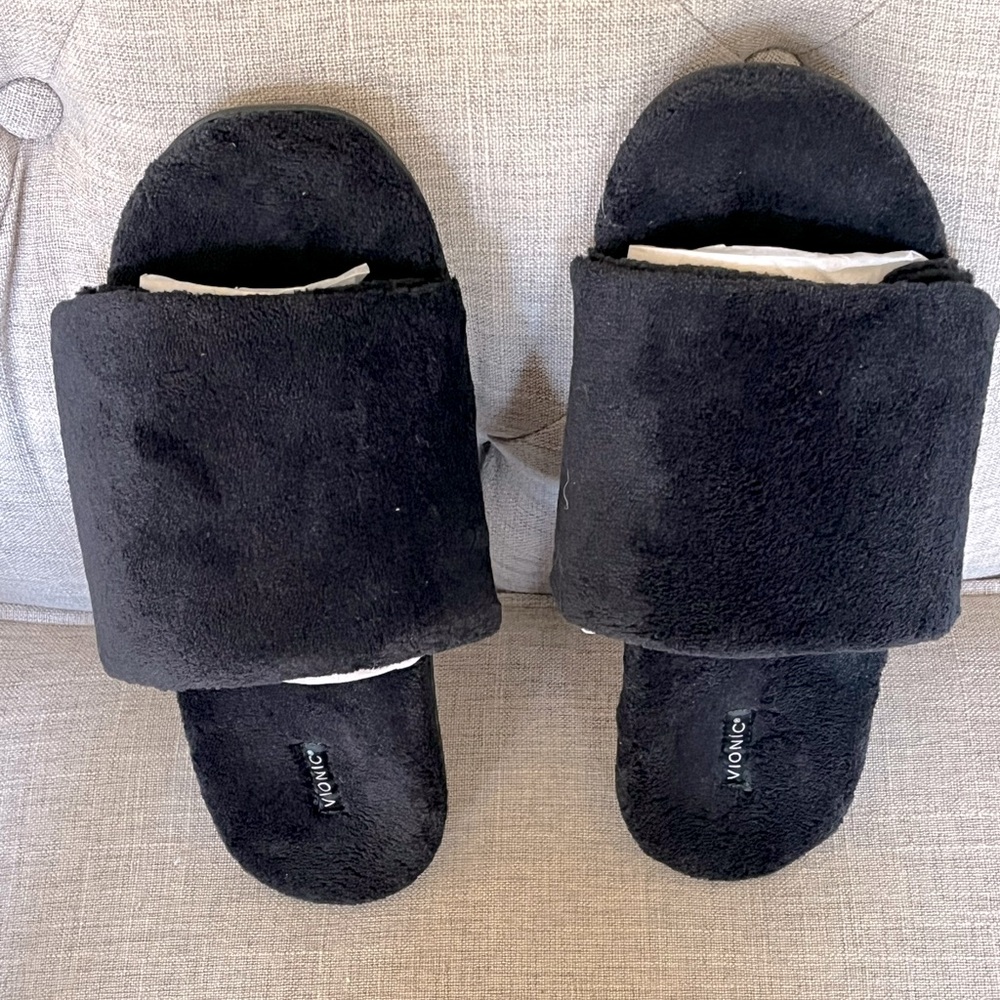 New Vionic size 11 Faux Fur slippers